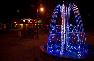 Ustka promenada w nocy - fot. Hubert Bierndgarski