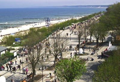 Ustka - promenada wiosn� - fot. Hubert Bierndgarski