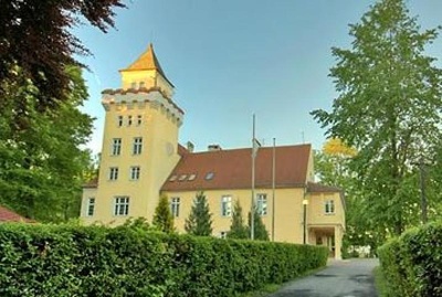 Zamek Now�cin - romantyczne noclegi nad morzem ko�o �eby