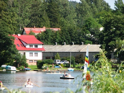 Wczasy rodzinne na Kaszubach nad Jeziorem Ostrzyckim