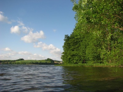 Jezioro Bia�e ko�o Chmielna