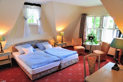 Hotel Podewils*** Zamek Rycerski - pok&oacute;j dwuosobowy