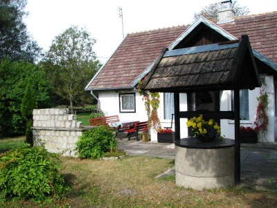 Sztum - okolice - domek z kominkiem w lesie 