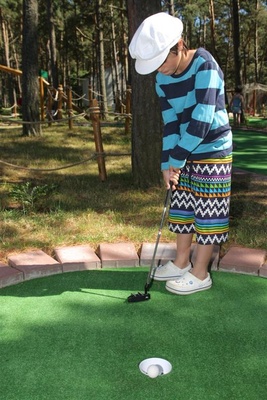 Rowy ko�o Ustki - minigolf w o�rodku Columbus