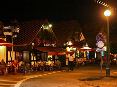 Hel    Restauracja Maszoperia wieczorem