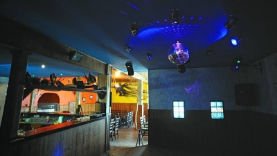 Four     Winds Bar Piaski
